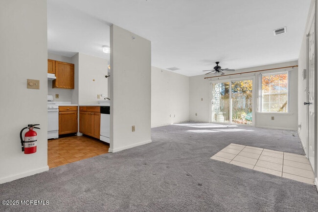 Building Photo - 25 Jockey Ln