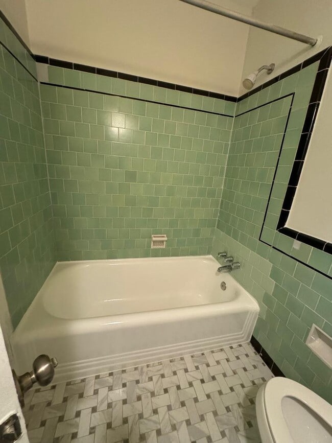 Photo - 1645 V St SE Apartamentos Unidad #One