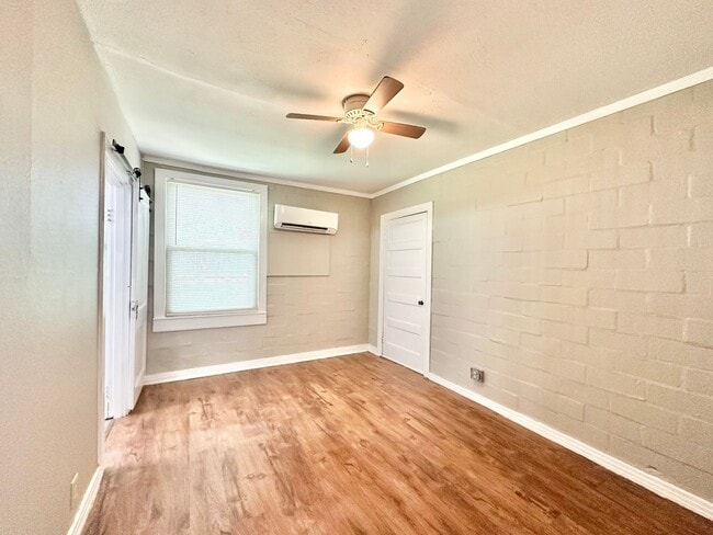 Photo - 2615 N Elm St Unit 5