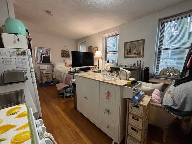 Photo - 43 Irving St