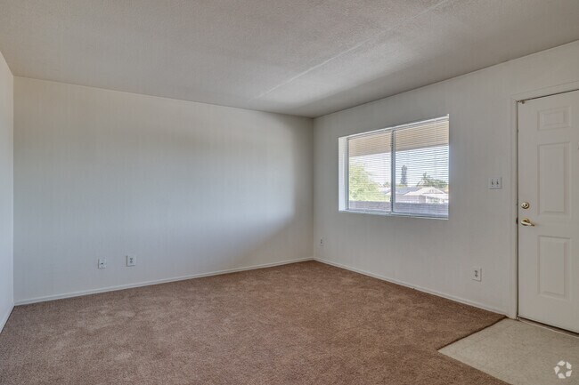3BR, 2BA - 1,000SF