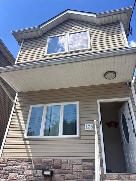 123 Hendricks Ave