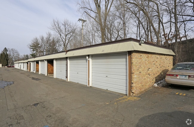 Photo - Knollwood Oaks Apartment