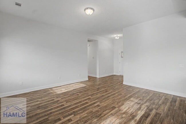 Photo - 20 Fuller Wy NE