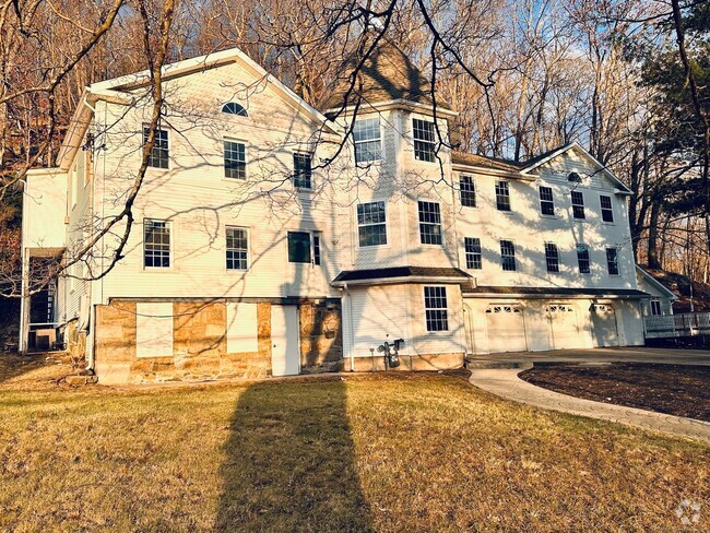 Building Photo - 395 Hawthorne Ave Rental