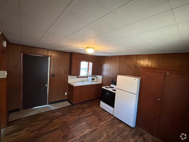 Building Photo - 113 US-85 Unit 2 Rental