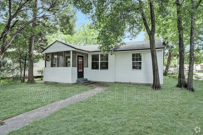 Building Photo - 3803 Gladys St Rental