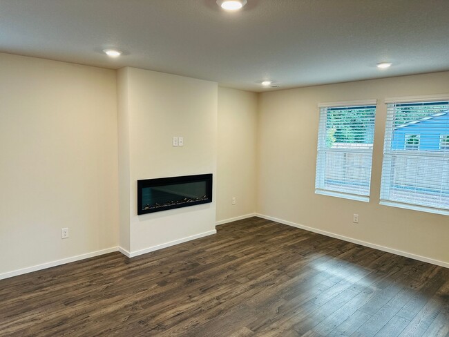 Photo - Beautiful Brand New 5 Bedroom Home!