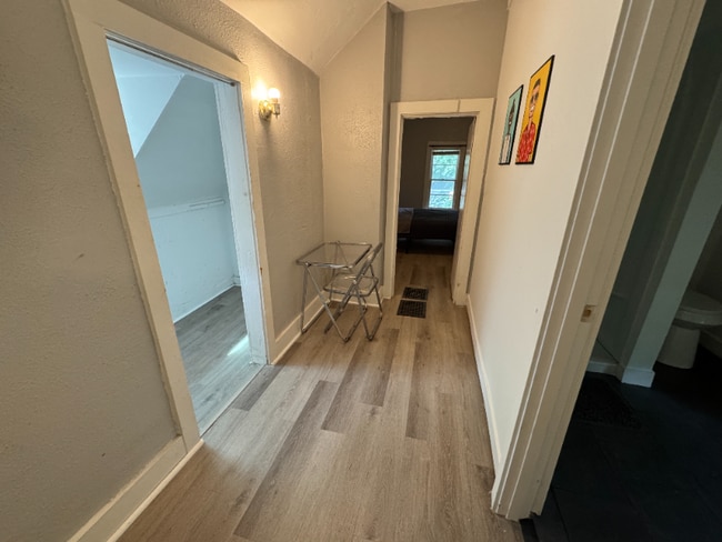 Photo - 405 Carrier St NE