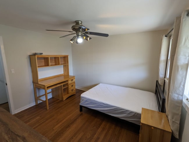 Photo - 404 Ewing St NW