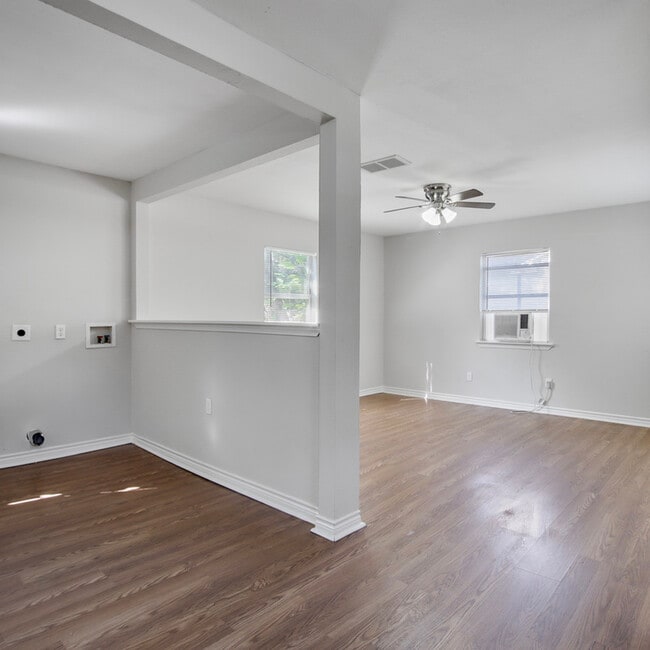 Photo - 2015 Glenfield Ave