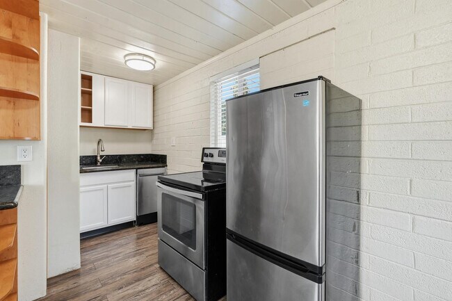 Photo - 623 S Country Club Dr Unidad 8