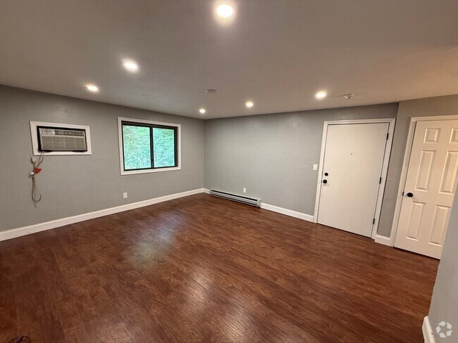 Building Photo - 16 Erick Rd Unit 16 Rental