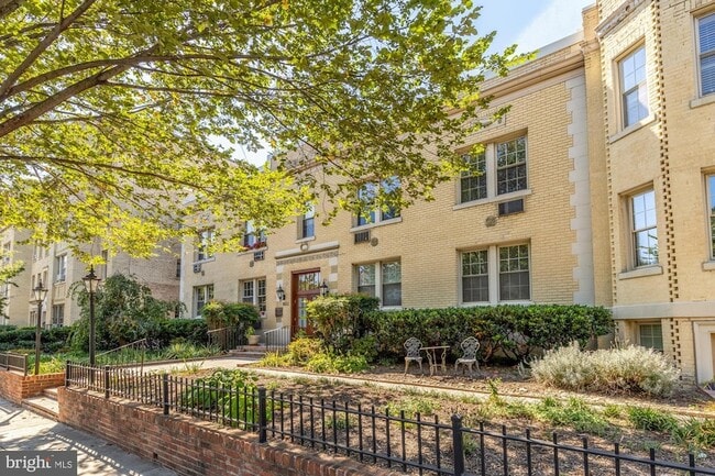Photo - 3022 Wisconsin Ave NW Unit 208