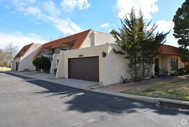 Building Photo - 3 Bedroom Townhome in Gleneagle