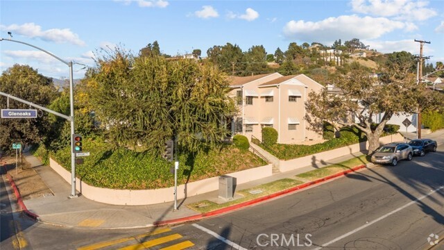 Building Photo - 1305 E Glenoaks Blvd Unit D Rental