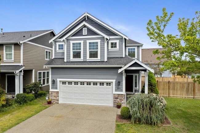 Building Photo - Lipoma Firs 5 bedroom with full bath on main.