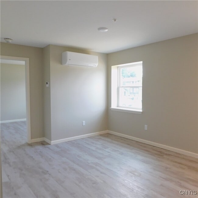 Photo - 413 S Main St