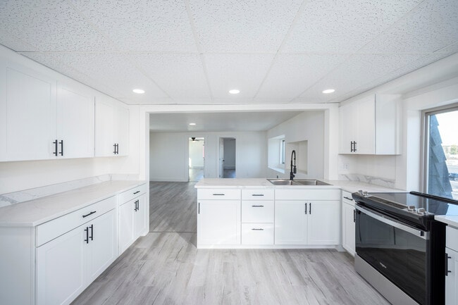 Photo - Ephrata Commercial Building