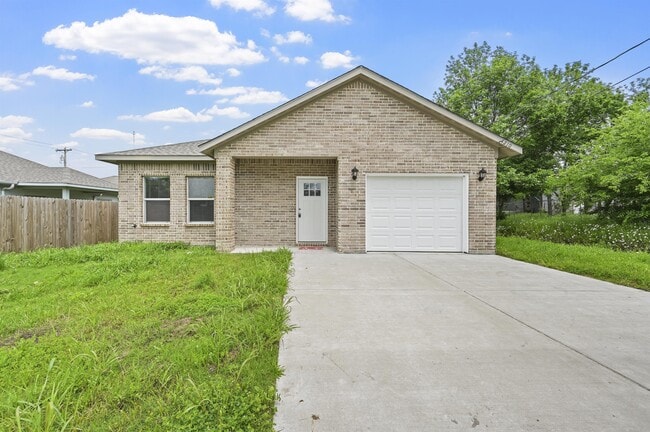 Building Photo - 4210 Park St