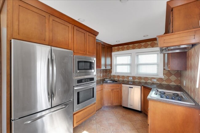 Gas Stovetop - 614 Merwin Ave