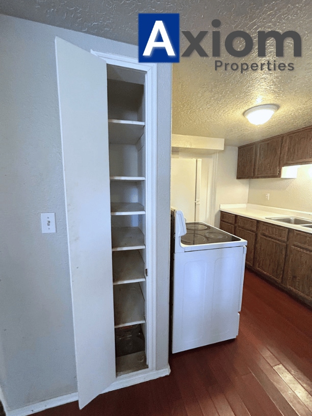 735 N Grant Ave Unit 2