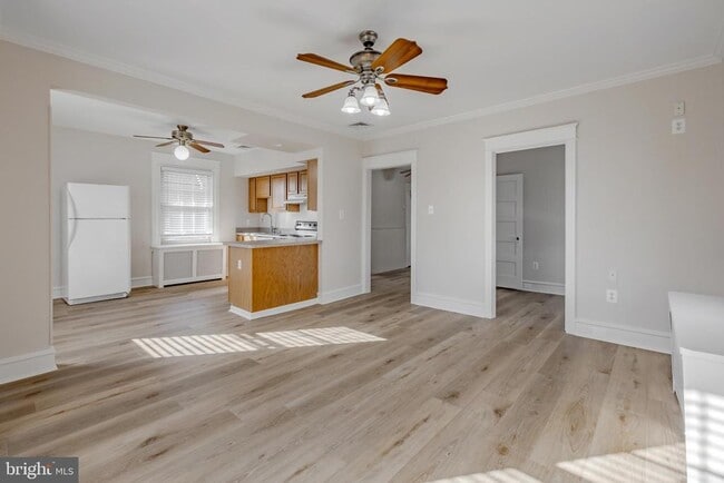 Photo - 1210 W Darby Rd