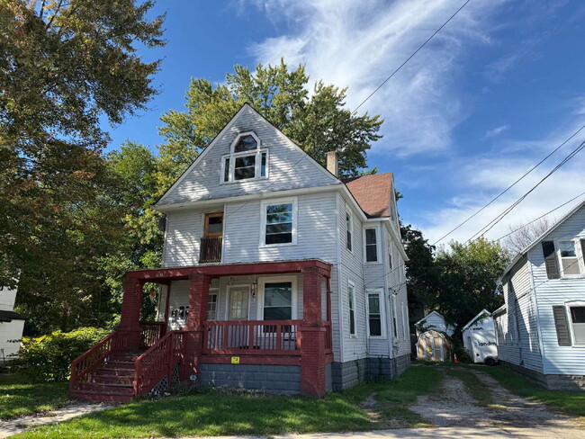 Building Photo - NW Side 1BR under $1000 Unit 3