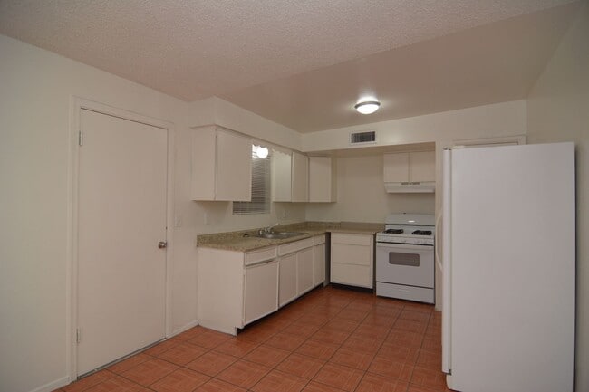 Photo - Charming 4 Bedroom 2 Bath House! South Tucson Location! Close to the 1-19!