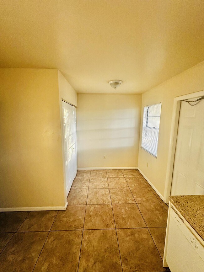 Photo - 2019 Oleander Blvd