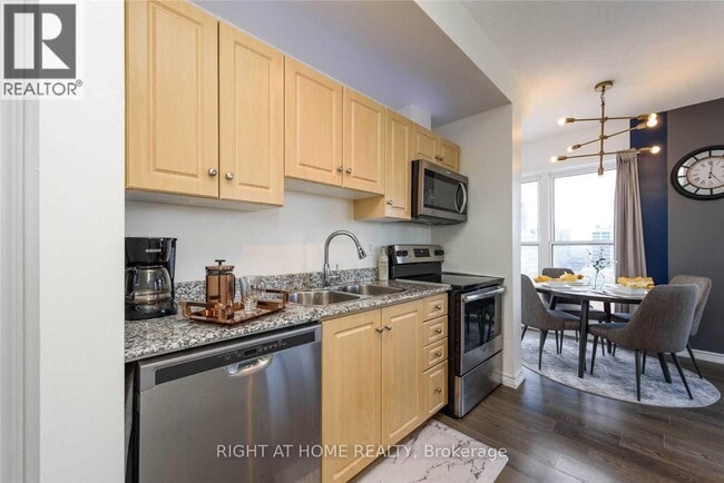 Photo - 135 James St S Unité 1102