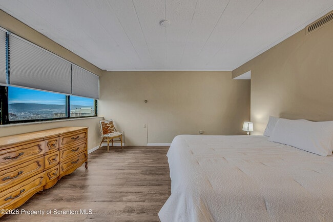 Photo - 550 Clay Ave