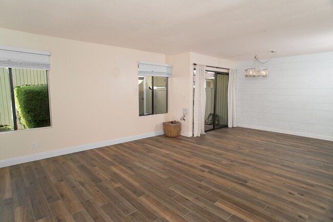 Photo - 22109 Burbank Blvd