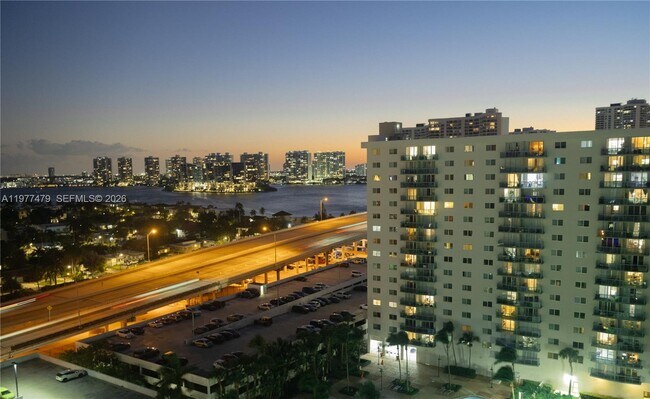 Building Photo - 19370 Collins Ave Unit 1614