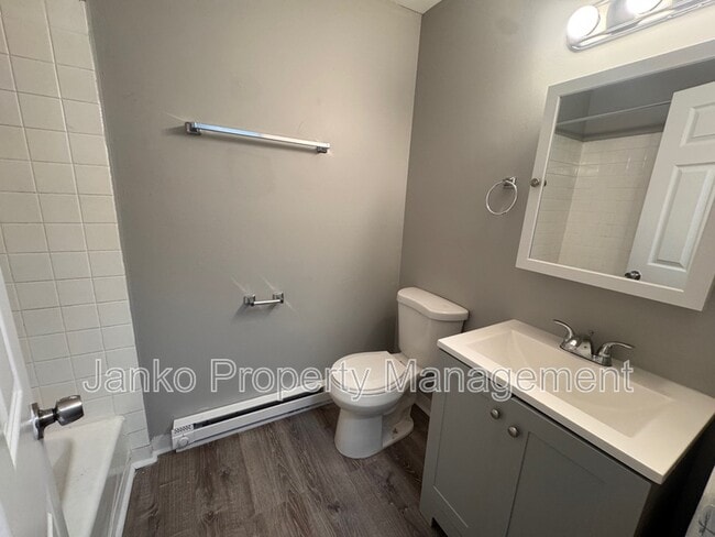 Photo - 474 W 14th Pl Unidad 8