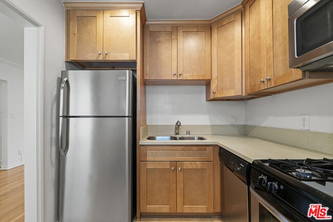 Photo - 1235 N Harper Ave Unit 25