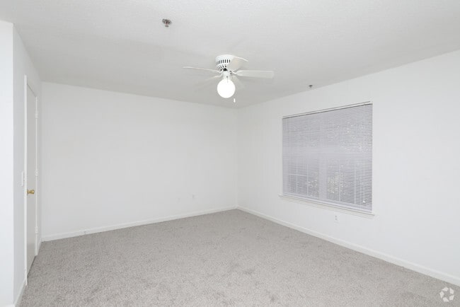 3BR, 2BA - 1308 SF - The Square at Lawrenceville