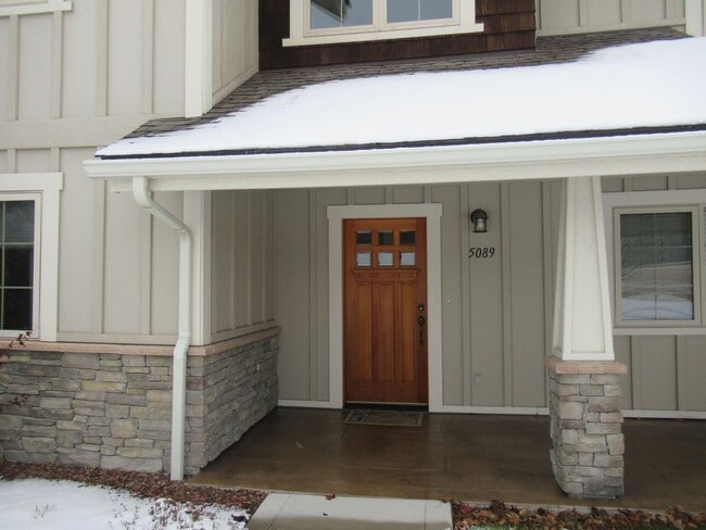 Photo - 2 Bed 2.5 Bath Furnished River Lakes Townhouse!