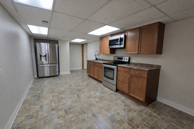 Kitchen - 7 Mountain Rd Unit 2