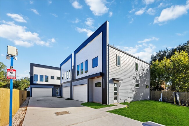 Building Photo - 7125 England St