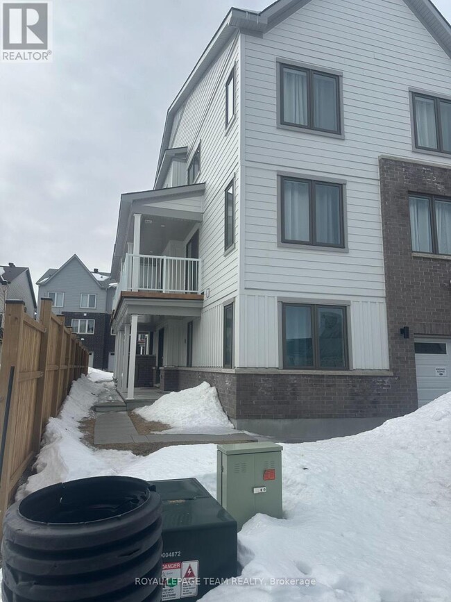 Photo - 753 Kinstead Pvt Pvt