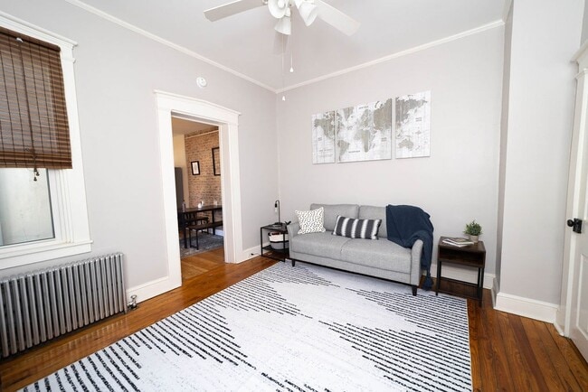 Photo - 433 W Walnut St Unit 2 (2 bedroom)