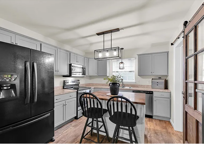 Photo - 858 Byler Cir