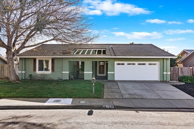 Building Photo - Great single story home in Benicia With All Utilities Included