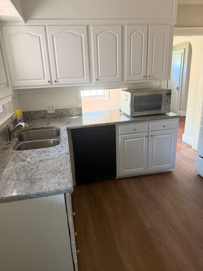 Photo - 3 bedroom, 1 bathroom house on Central Ave