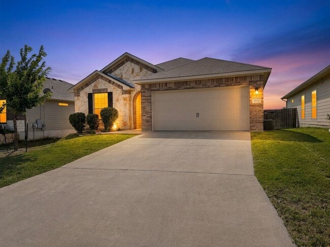 Photo - 2210 Hayes St