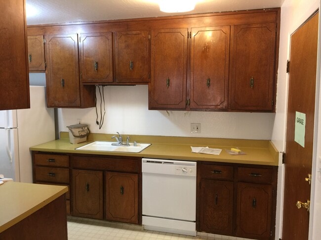 Kitchen Cabinets - 4828 Cowell Blvd
