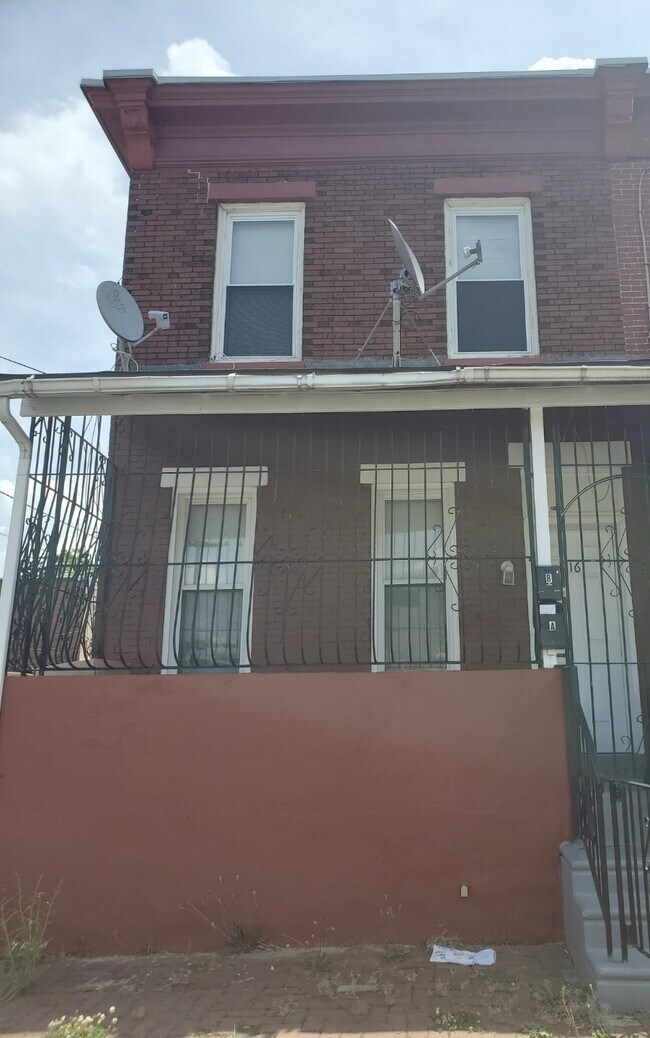 2Bd 1Bth Nicely Updated** 03/21 - 916 N 6th St Unidad B