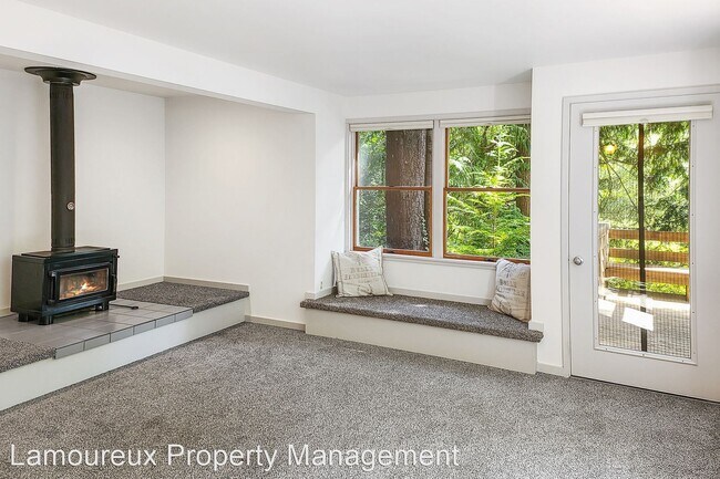 Photo - 2 br, 1 bath House - 5312 92nd ST SW