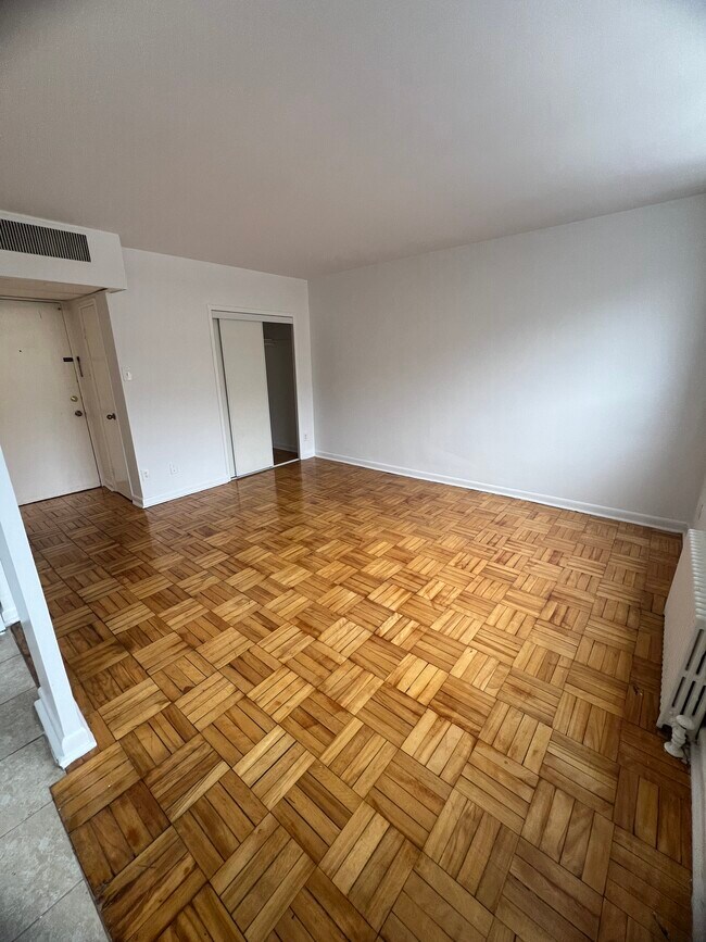 Photo - The Continental